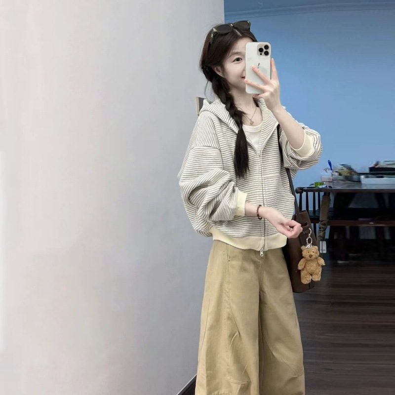 Abbigliamento Femminile Autunn - Winter Clothing Drawing recensione e prezzo